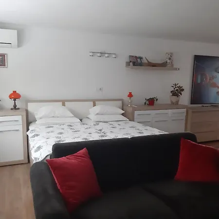 Berglez * Škofja Loka